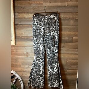 Lucky & Blessed L&B Leopard Print Pull On Flare Jeans Women’s Size Large